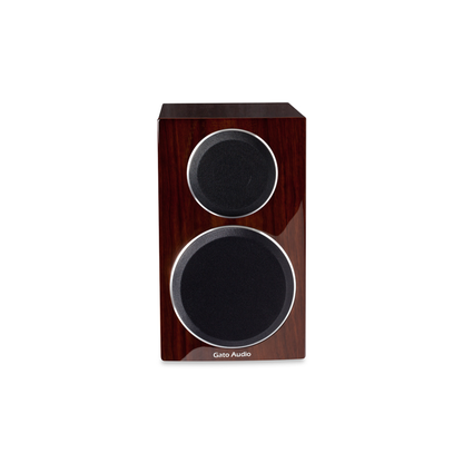 Gato Audio FM-8 Regallautsprecher Nussbaum Hochglanz mit magnetischer Stoffabdeckung Frontansicht