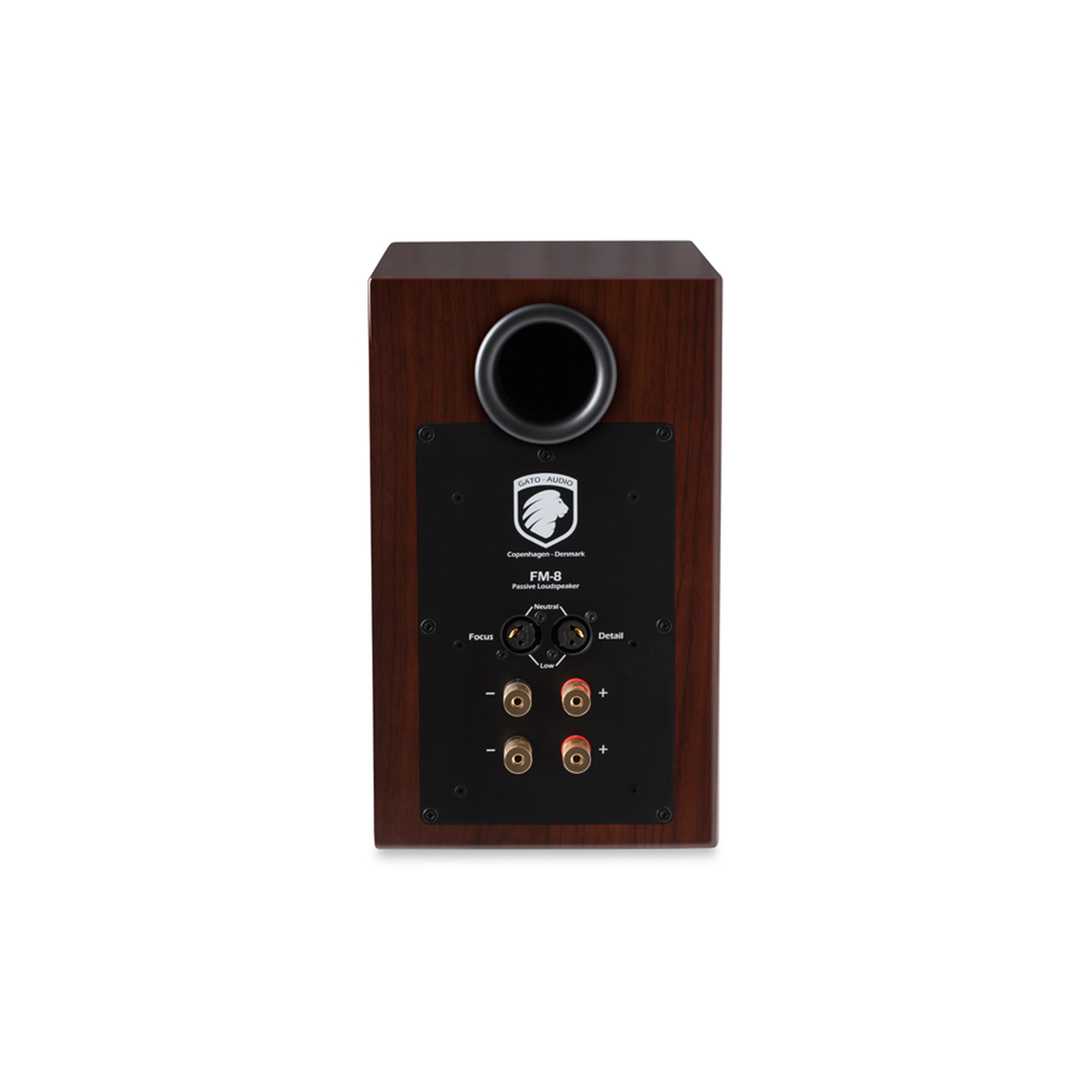Gato Audio FM-8 Regallautsprecher Nussbaum Hochglanz Bassreflexöffnung und Bi-Wire-Terminals Rückansicht