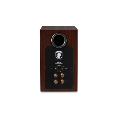 Gato Audio FM-8 Regallautsprecher Nussbaum Hochglanz Bassreflexöffnung und Bi-Wire-Terminals Rückansicht