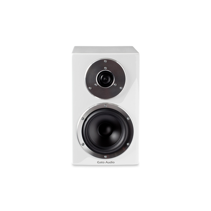 Gato Audio FM-8 Regallautsprecher Weiss Hochglanz Ring-Radiator-Hochtöner und Tiefmitteltöner Frontansicht