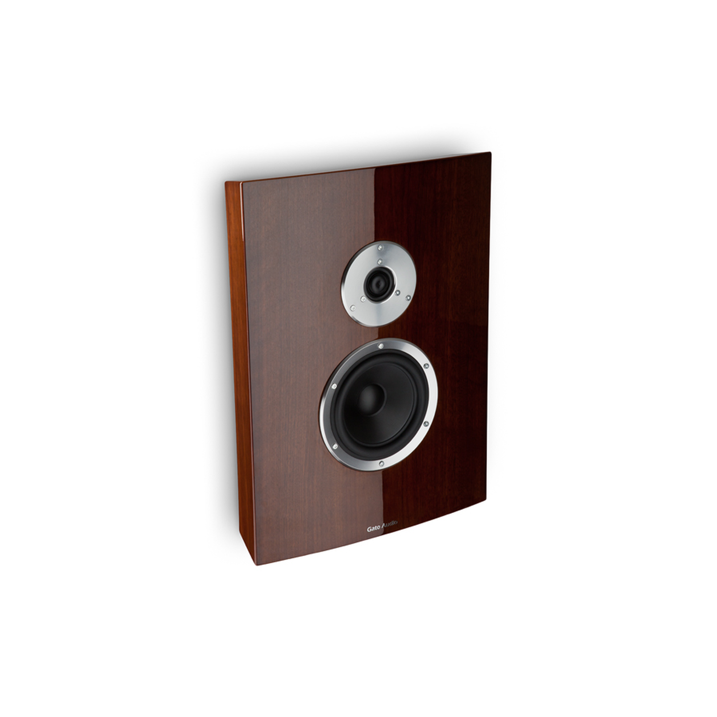Gato Audio FM-9 On-Wall-Lautsprecher Nussbaum Hochglanz Schrägansicht mit Hochtöner und Tiefmitteltöner
