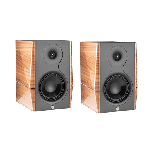 Gold Note A3 EVO II Regallautsprecher Nussbaum Hochglanz Stereopaar vor weissem Hintergrund