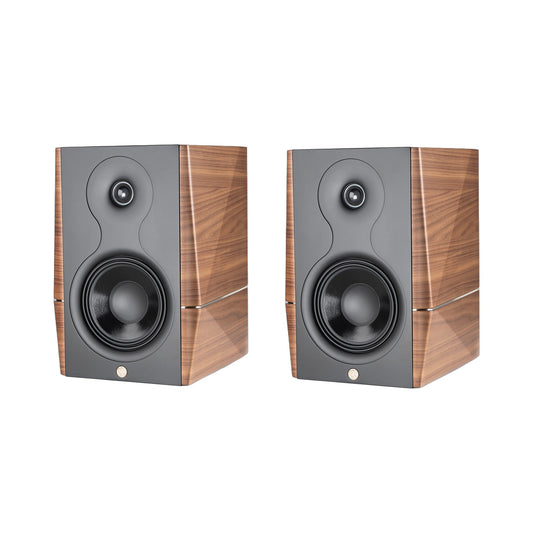 Gold Note A3 EVO II Regallautsprecher Nussbaum matt Stereopaar vor weissem Hintergrund