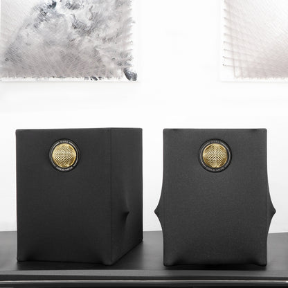 Gold Note Diana I Regallautsprecher Schwarz/Gold Stereopaar mit goldenem Hochtöner-Phaser
