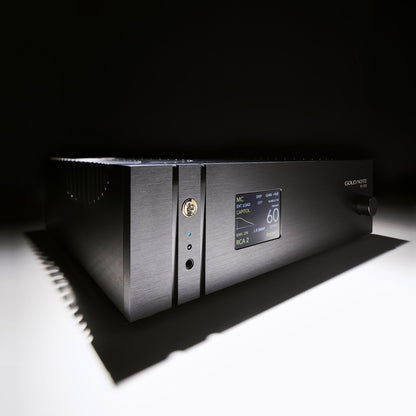 Gold Note PH-1000 Phono-Vorverstärker Schwarz Schrägansicht mit beleuchtetem Farbdisplay und Kühlrippen