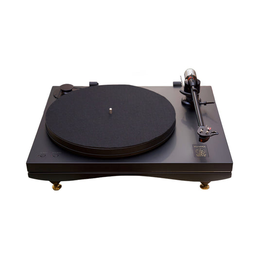 Gold Note Pianosa Plattenspieler Schwarz Schrägansicht mit Tonarm, Plattenteller und Messing-Spikes