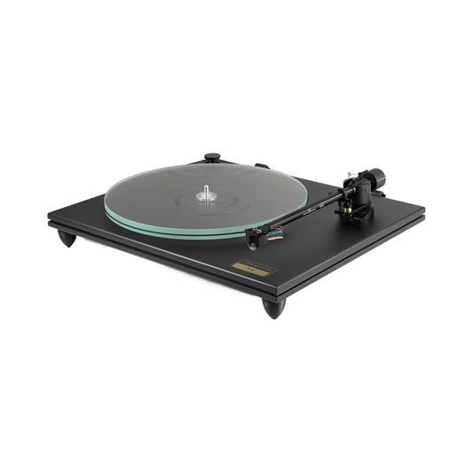 Gold Note T-5 Plattenspieler Schwarz Schrägansicht mit Glasplattenteller und B-5.2 Tonarm