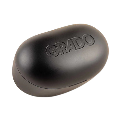 Grado GT220 True-Wireless-In-Ear-Kopfhörer Detailansicht geschlossene Ladebox mit Grado Schriftzug