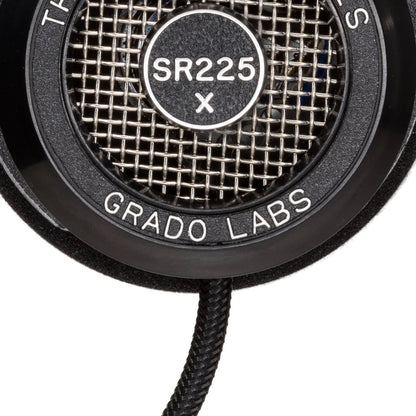 Grado Prestige SR225x Open-Back-Kopfhörer Detailansicht der Ohrmuschel mit Metallgitter