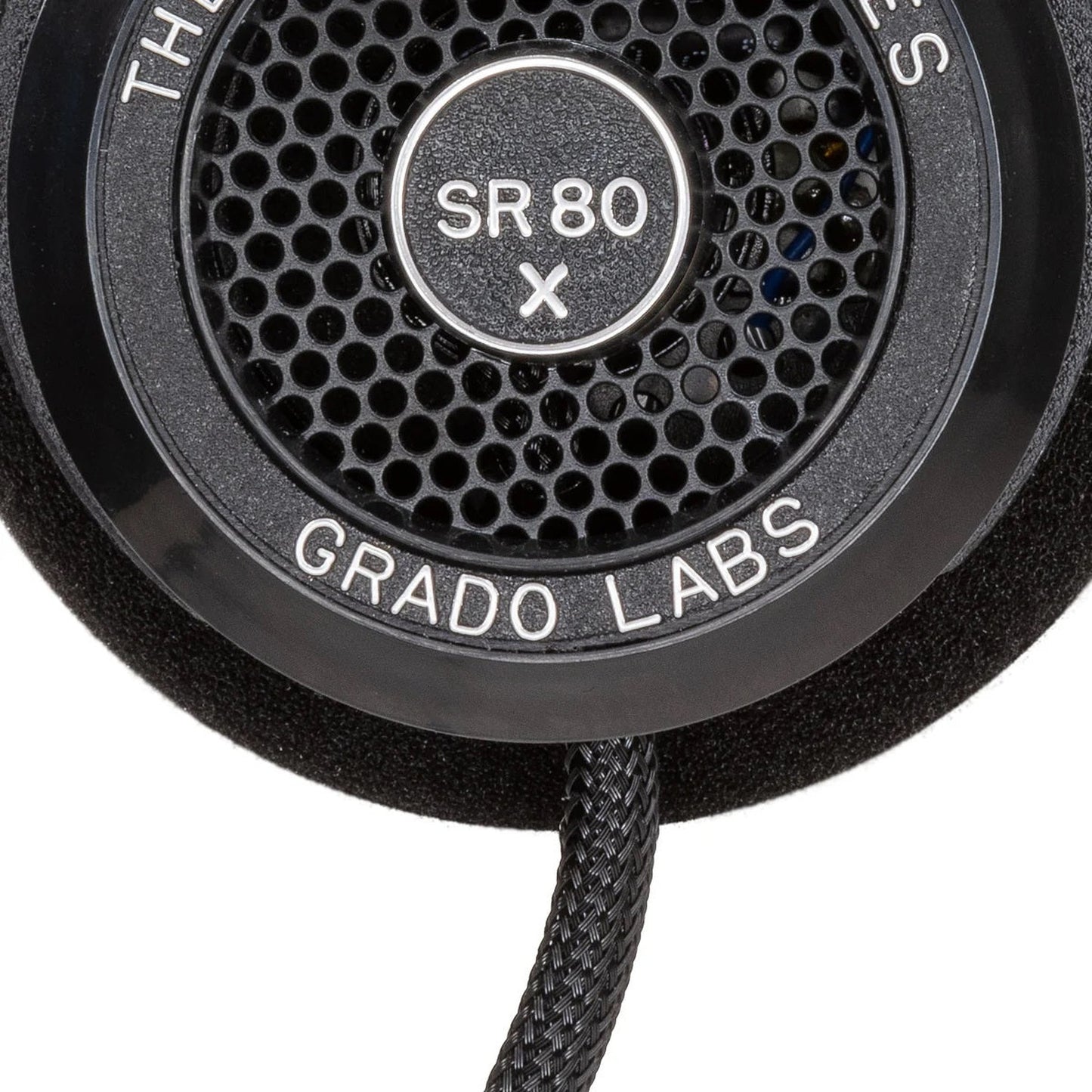 Grado Prestige SR80x Open-Back-Kopfhörer Detailansicht der Ohrmuschel mit Kabelabgang