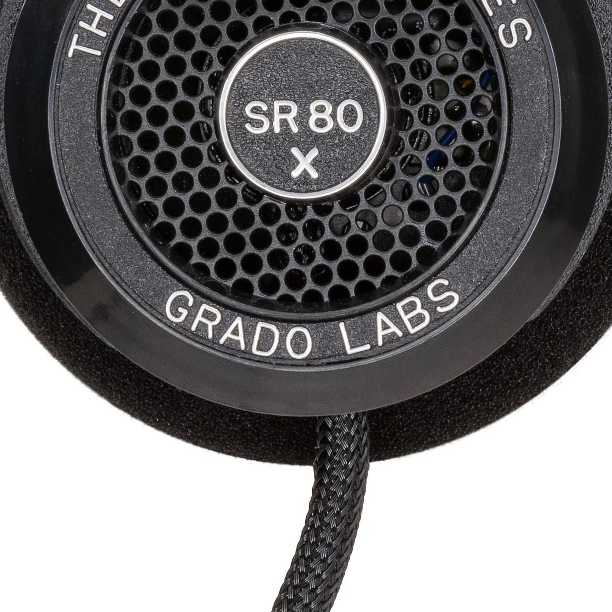 Grado Prestige SR80x Open-Back-Kopfhörer Detailansicht der Ohrmuschel mit Kabelabgang