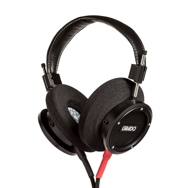 Grado Signature S750 Open-Back-Kopfhörer Schrägansicht von rechts mit Anschlusskabel