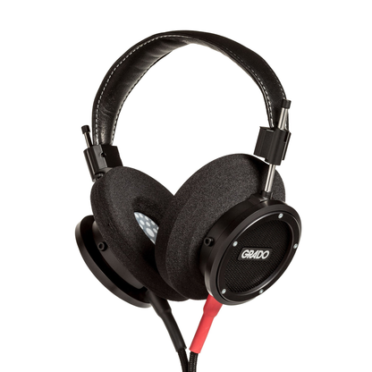 Grado Signature S750 Open-Back-Kopfhörer Schrägansicht von rechts mit Anschlusskabel