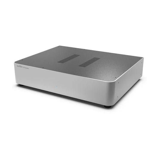IsoTek V5 Elektra Netzaufbereiter Schrägansicht in Silber