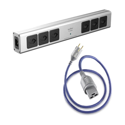 IsoTek V5 Sirius Netzleiste Schrägansicht in Silber mit CH-Netzkabel