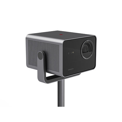 Leica Floor Stand 1 Beamer-Standfuss Anwendungsbild mit Leica Cine Play 1, schräg von links