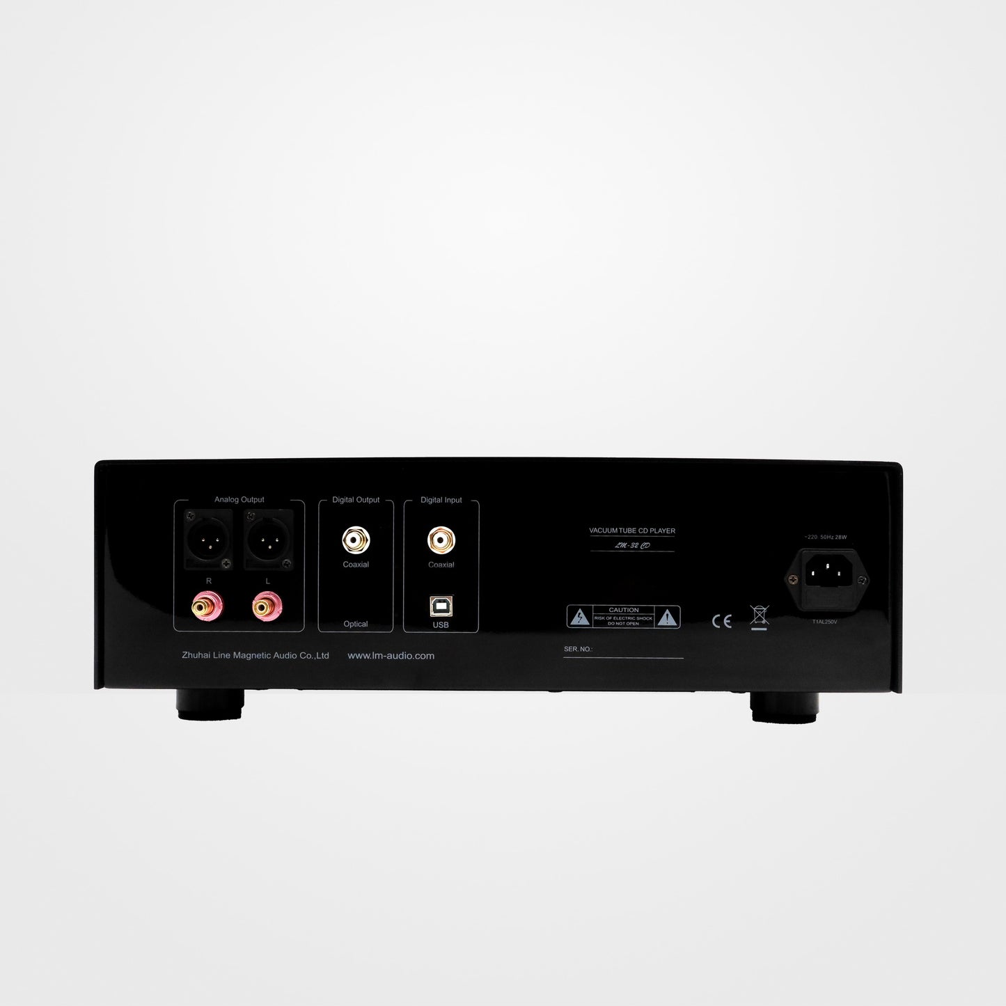Line Magnetic LM-32CD Röhren-CD-Player, Rückansicht mit digitalen und analogen Ausgängen