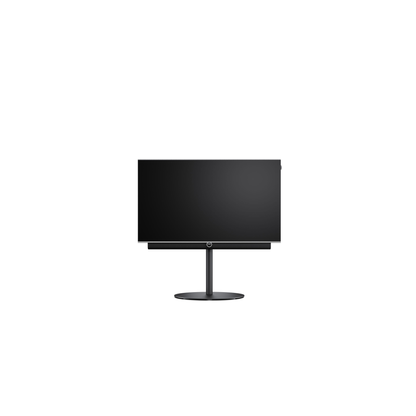 Loewe antares 48 OLED-Fernseher Frontansicht auf Standfuss mit Bodenplatte