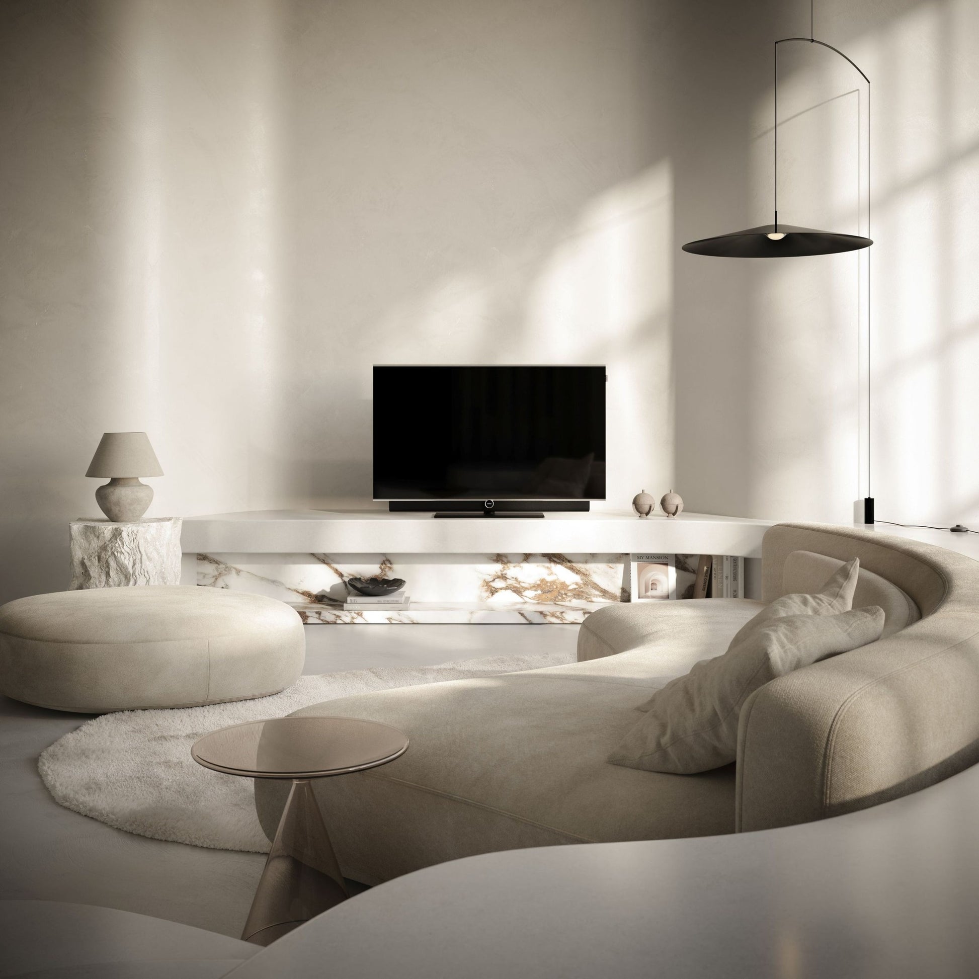 Loewe antares 48 OLED-Fernseher im Wohnzimmer auf Sideboard, helles minimalistisches Ambiente