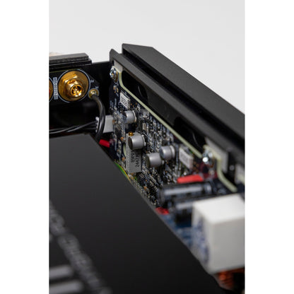 MOON 461 Stereo-Endstufe Compass Detailansicht 4 silber Verstärkerplatine