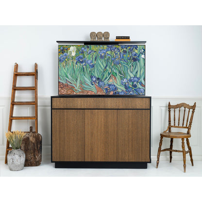 Multibrackets 7487 AV-Cabinet TV-Lift 65 Zoll Walnuss Lifestyle, Wohnraum, Fernseher ausgefahren