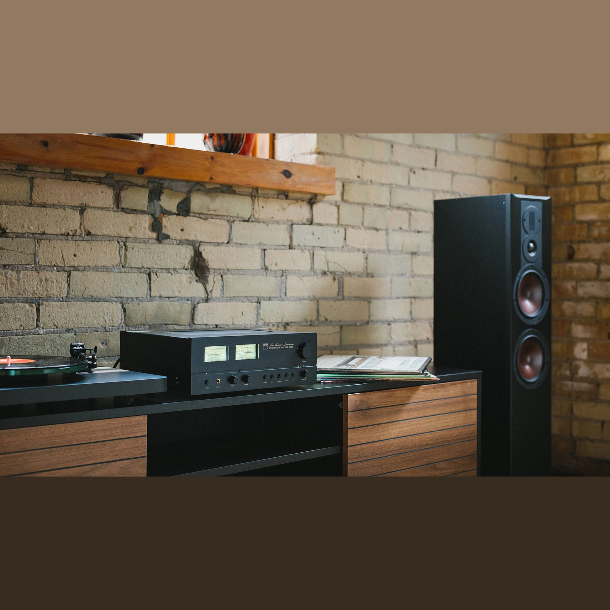 NAD C3030 Stereo-Vollverstärker mit Phono Lifestyle mit Plattenspieler und Standlautsprecher