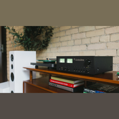NAD C3030S Streaming-Vollverstärker Lifestyle im Wohnzimmer mit BluOS Multiroom-Setup