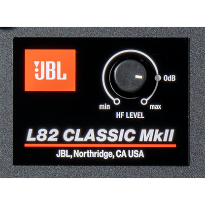 NAD C3050 + JBL L82 MKII HiFi-Set, Blue Detailansicht Typenschild L82 Classic MkII mit Pegelregler