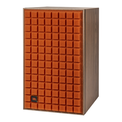 NAD C3050 + JBL L82 MKII HiFi-Set Orange JBL L82 Classic MkII Lautsprecher Schrägansicht links mit Frontgitter