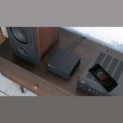NAD CS1 Netzwerk-Streamer Lifestyle mit Lautsprecher Verstärker und Steuerung per Smartphone