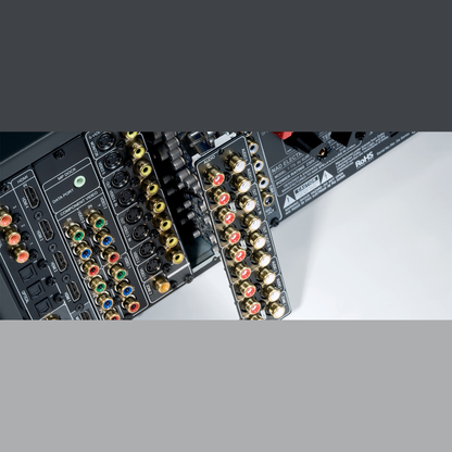 NAD T 778 AV-Receiver Detailansicht MDC-Module mit HDMI und Cinch-Anschlüssen