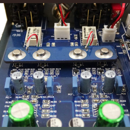 NuPrime AMG STA-SE Stereo-Endstufe Detailansicht der JFET-Eingangsstufe mit Masseschirmung