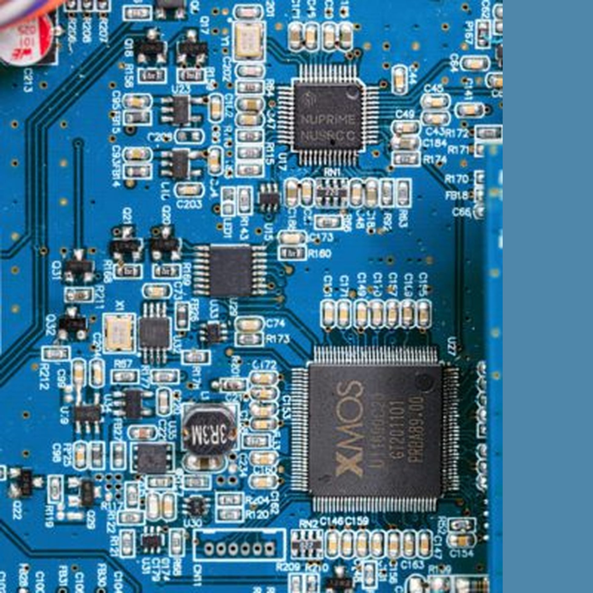 NuPrime DAC-9X D/A-Wandler mit Vorstufe Detailansicht des XMOS-Prozessors und des Sample-Rate-Converters