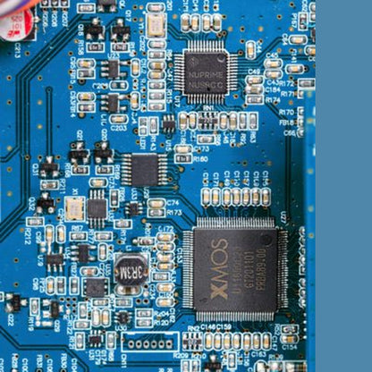 NuPrime DAC-9X D/A-Wandler mit Vorstufe Detailansicht des XMOS-Prozessors und des Sample-Rate-Converters