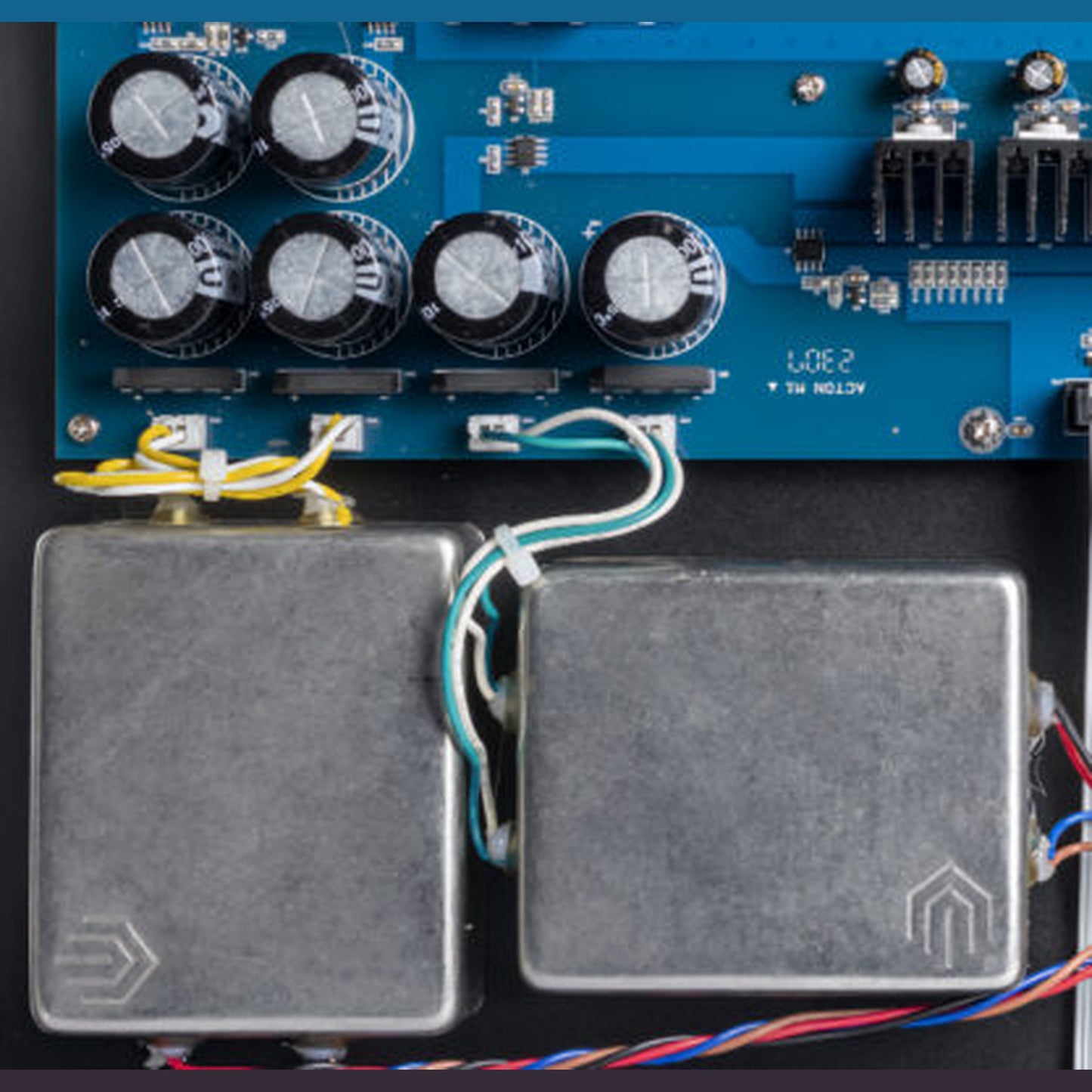NuPrime Evolution DAC-2 D/A-Wandler Detailansicht der gekapselten Netzteilmodule