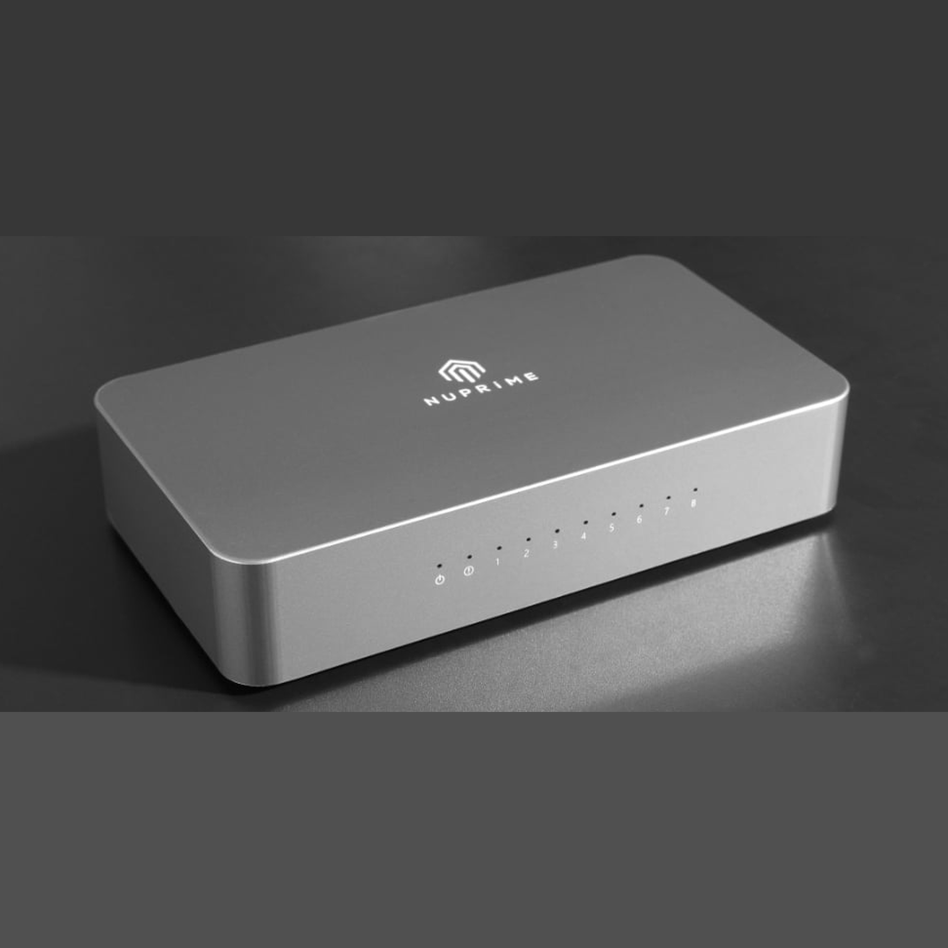 NuPrime Omnia SW-8 Netzwerk-Switch Schrägansicht (2)