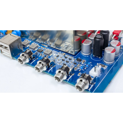 NuPrime SiGa Power75 Audio-Netzteil Detailansicht der Platine mit den DC-Ausgangsbuchsen