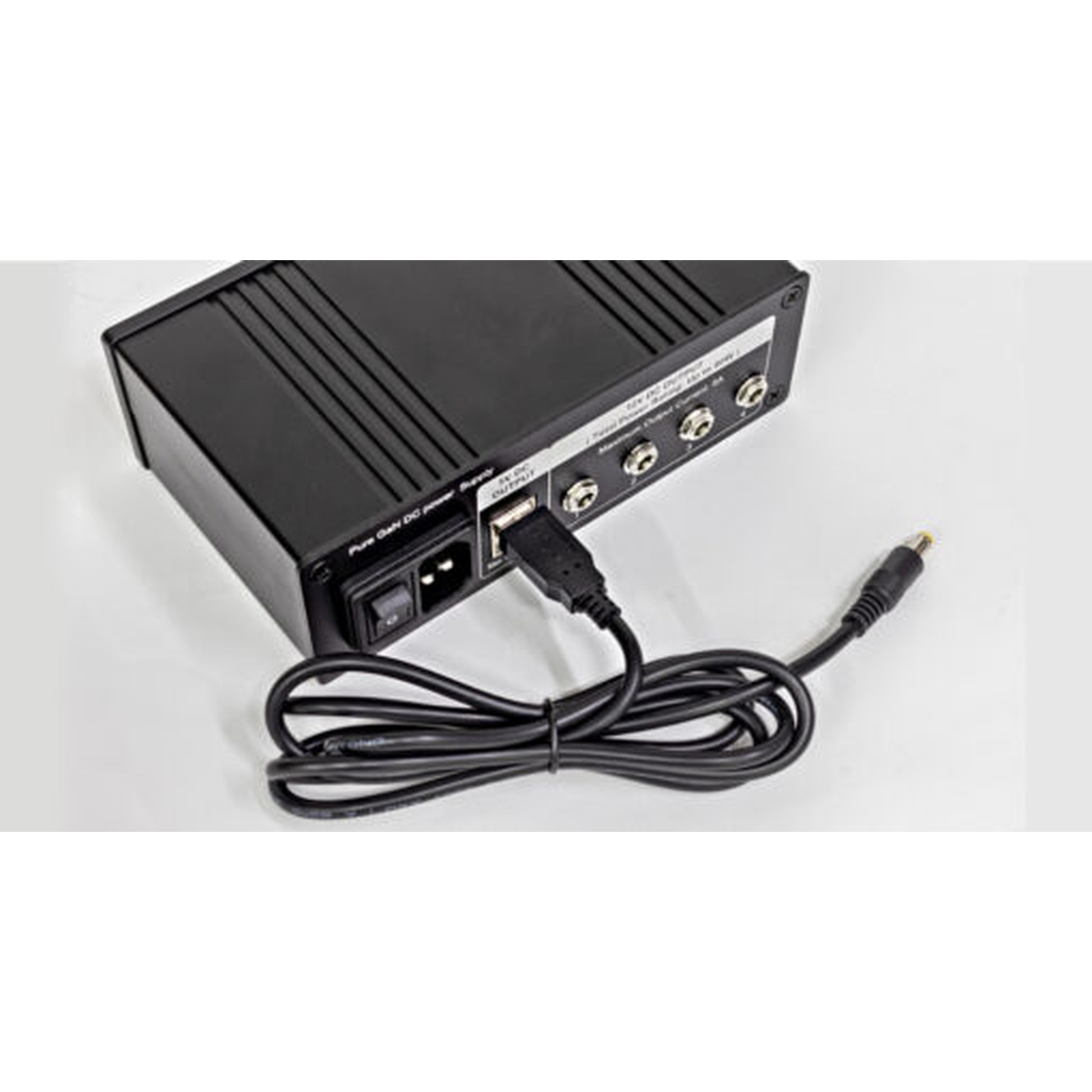 NuPrime SiGa Power75 Audio-Netzteil Lieferumfang mit angeschlossenem USB-A-auf-DC-Kabel