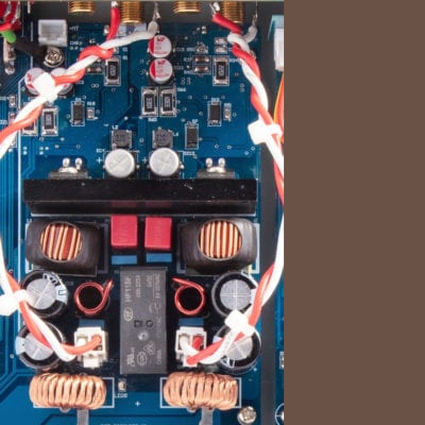 NuPrime STA-9X Stereo-Endstufe Detailansicht der Class-D-Ausgangsstufe