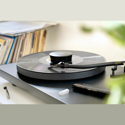 Ortofon Concorde Music Black MM-Tonabnehmer Lifestyle auf Pro-Ject Plattenspieler
