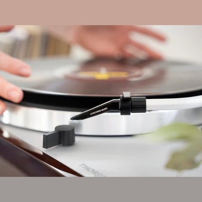 Ortofon Concorde Music Black MM-Tonabnehmer Lifestyle auf Thorens Plattenspieler