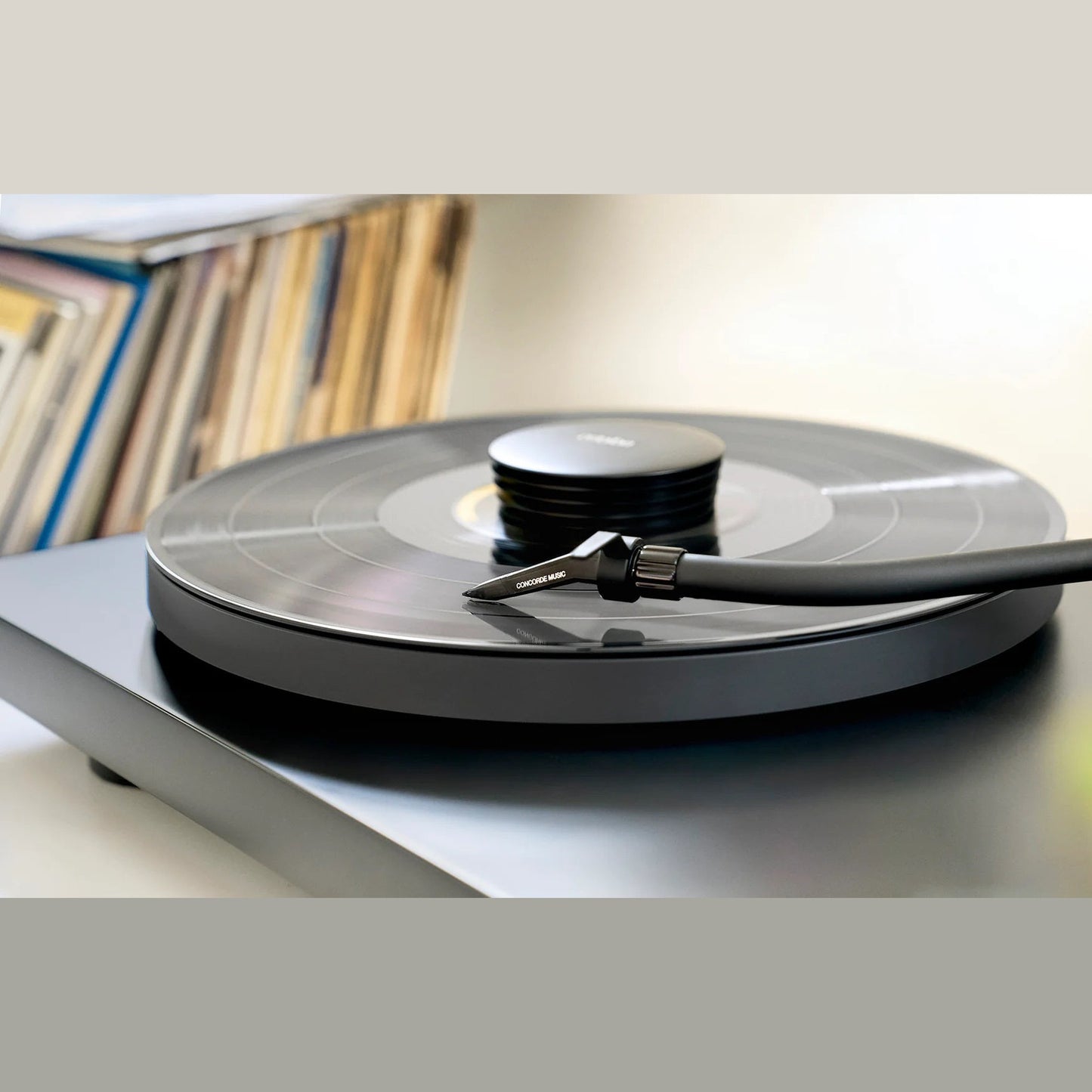 Ortofon Concorde Music Black LVB 250 MC-Tonabnehmer Lifestyle auf Pro-Ject Plattenspieler