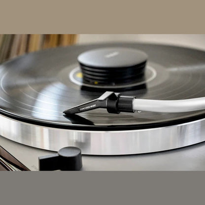 Ortofon Concorde Music Black LVB 250 MC-Tonabnehmer Lifestyle Nahaufnahme auf Thorens Plattenspieler