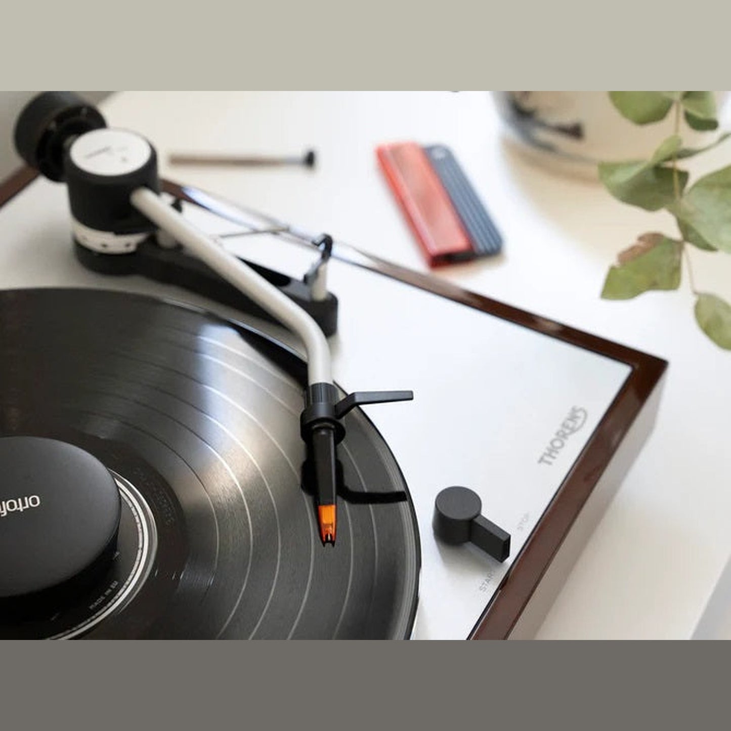 Ortofon Concorde Music Bronze MC-Tonabnehmer Lifestyle auf Thorens Plattenspieler