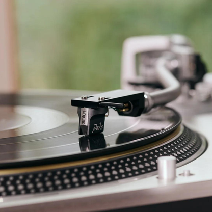 Ortofon MC Windfeld Ti High-End-MC-Tonabnehmer Lifestyle am Plattenspieler