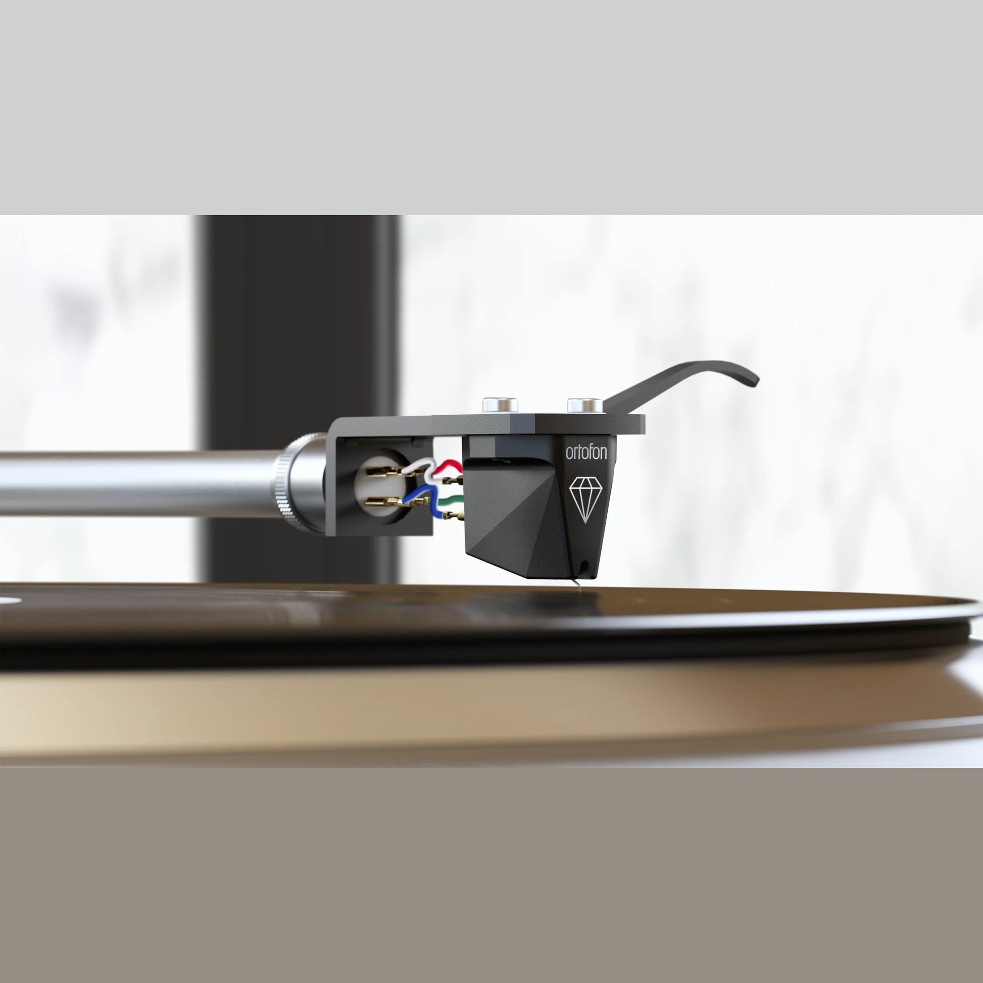 Ortofon MC X10 MC-Tonabnehmer Lifestyle am Tonarm über der Schallplatte