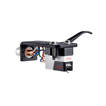 Ortofon VNL Premounted auf SH-4 DJ-Tonabnehmer Schrägansicht von rechts mit Fingerlift