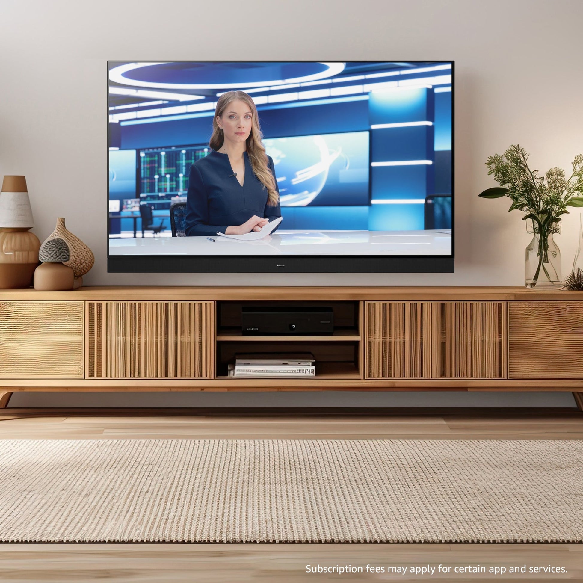 Panasonic TV-65Z95BEK OLED-Fernseher Detailansicht Live-TV-Bild im Wohnraum