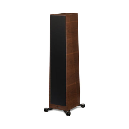 Paradigm Founder 80F Standlautsprecher Schrägansicht mit montierter Abdeckung, Walnut