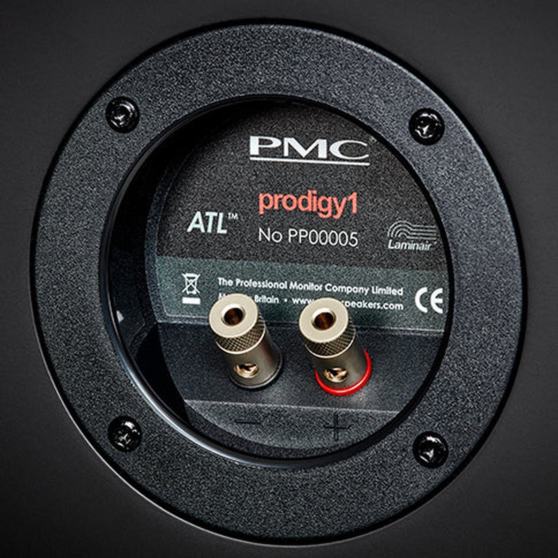PMC Prodigy5 Standlautsprecher Schwarz Anschlussfeld mit Schraubklemmen und Typenschild